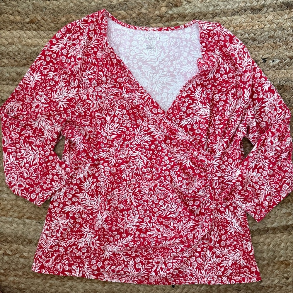 Talbots XL Red & White Stretchy V Neck Wrap style 3/4 Sleeve shirt